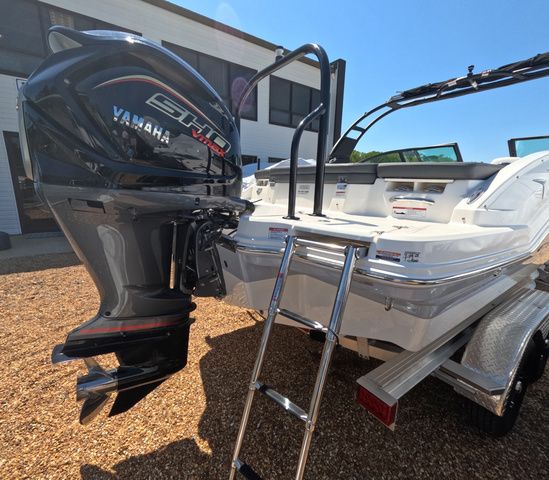 2026 Chaparral 23 SSi OB In Stock Trailer included - 7