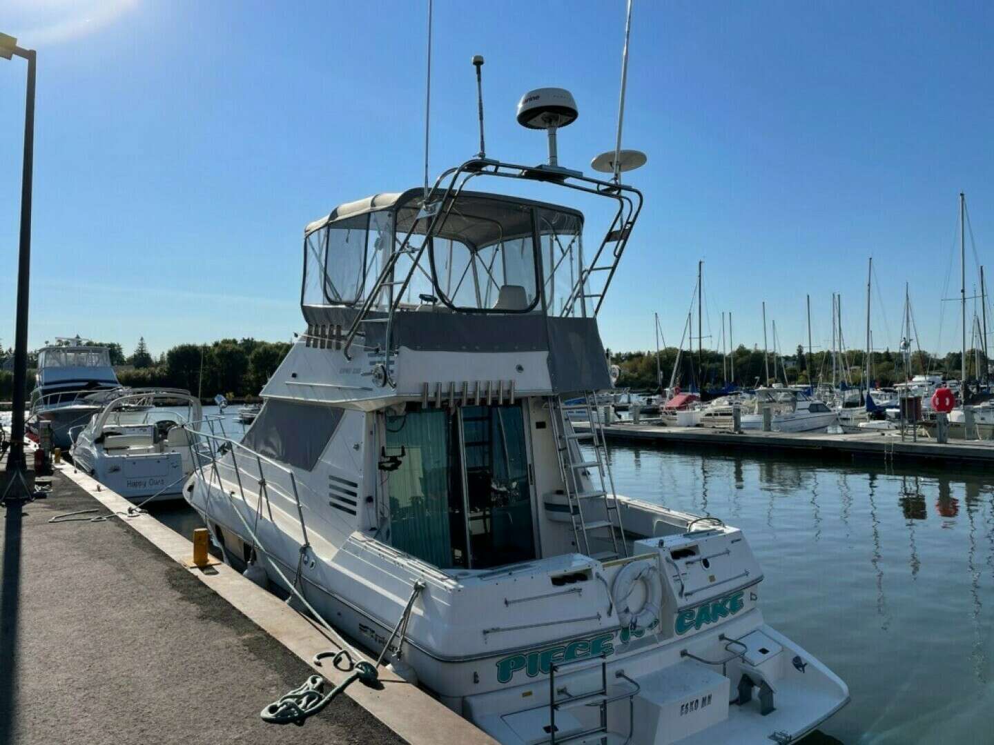 1994 Cruisers Yachts 3380 - Image 2