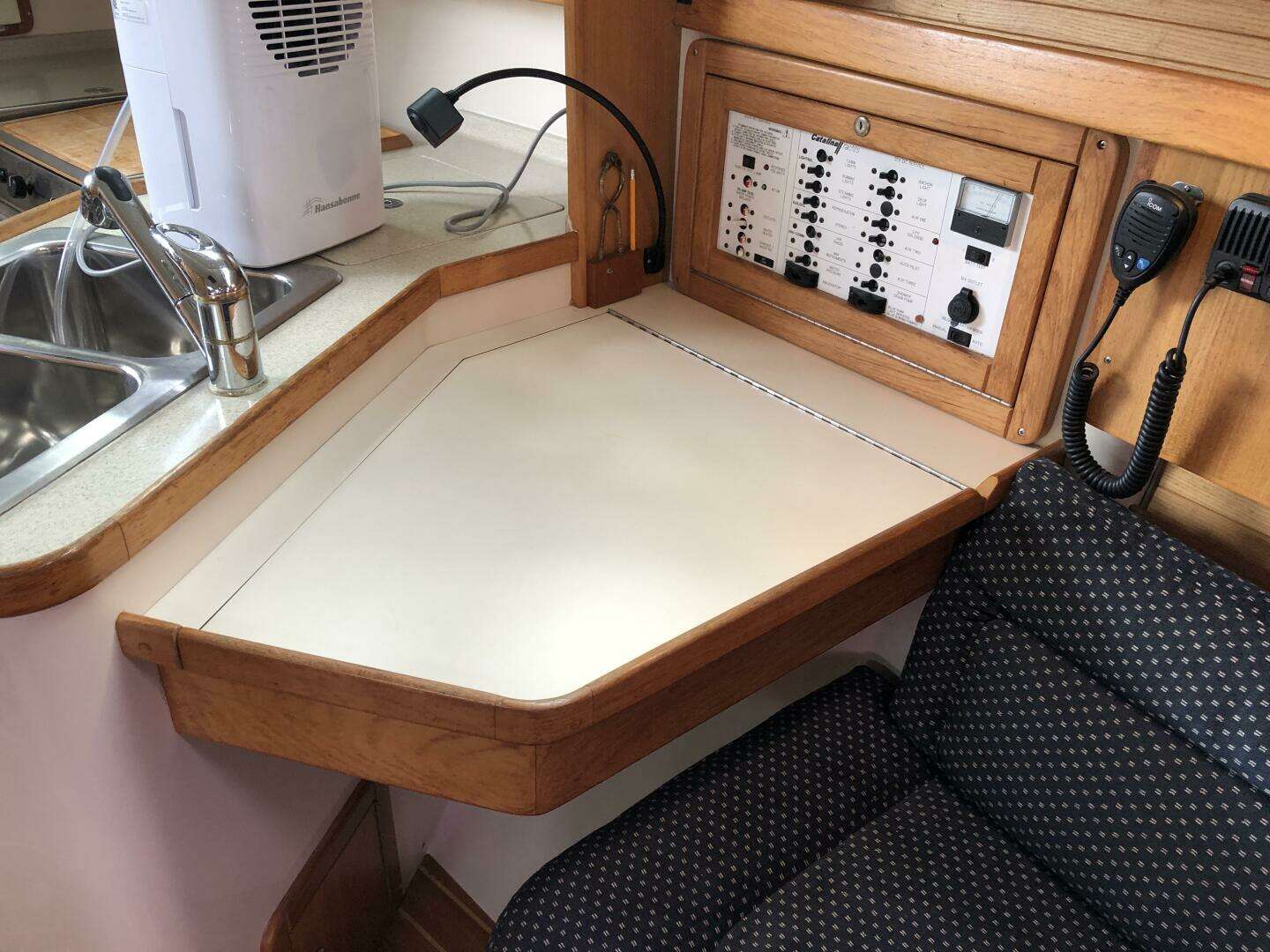 2005 Catalina 320 - Image 25