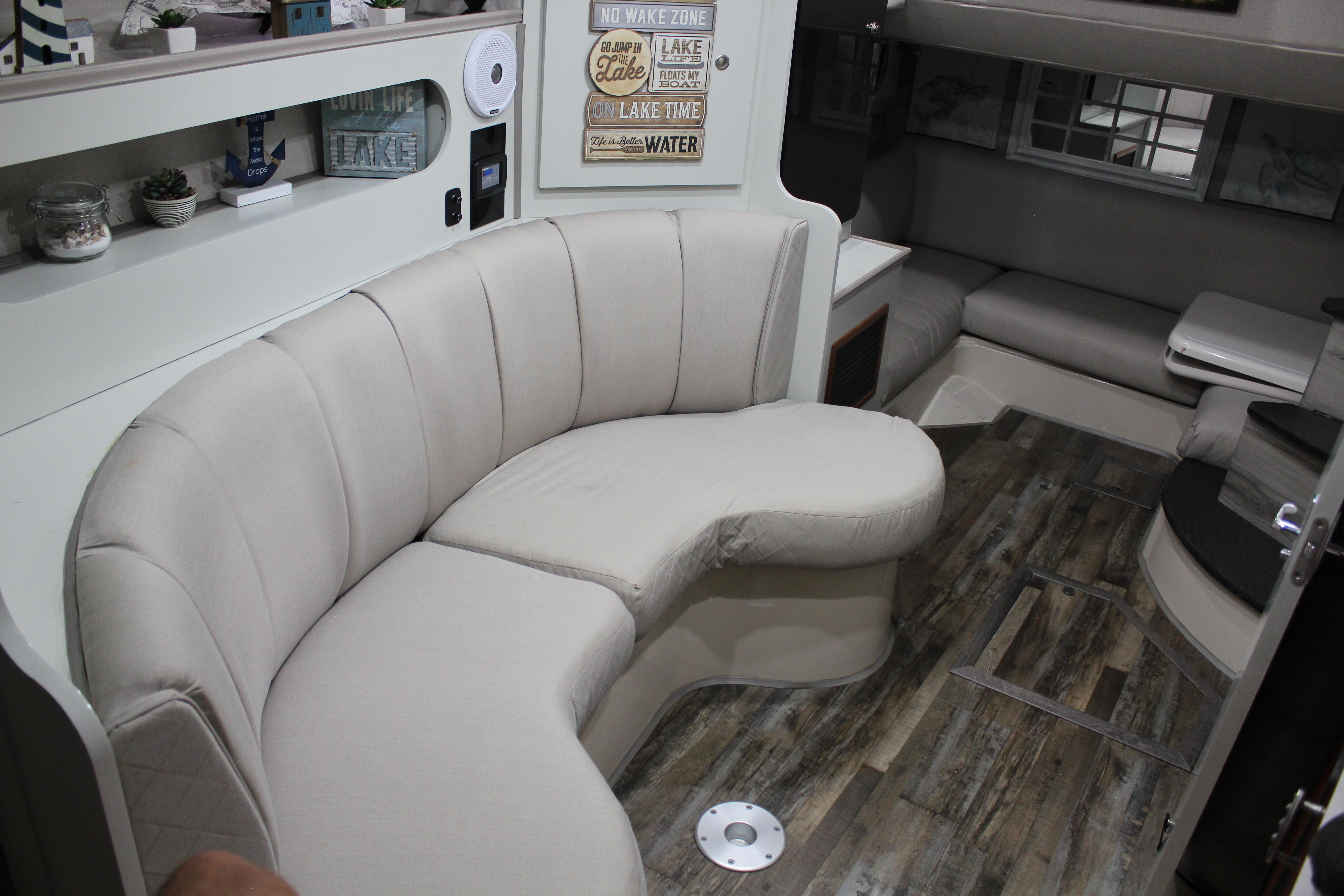 1999 Cruisers Yachts 3075 Rogue - 34
