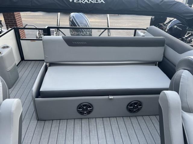 2025 Veranda VR22RC Deluxe Tri-Toon - 20