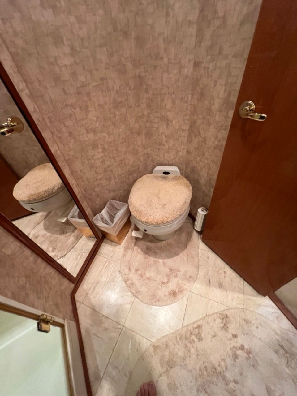 2002 Viking 61 Enclosed Bridge - 84