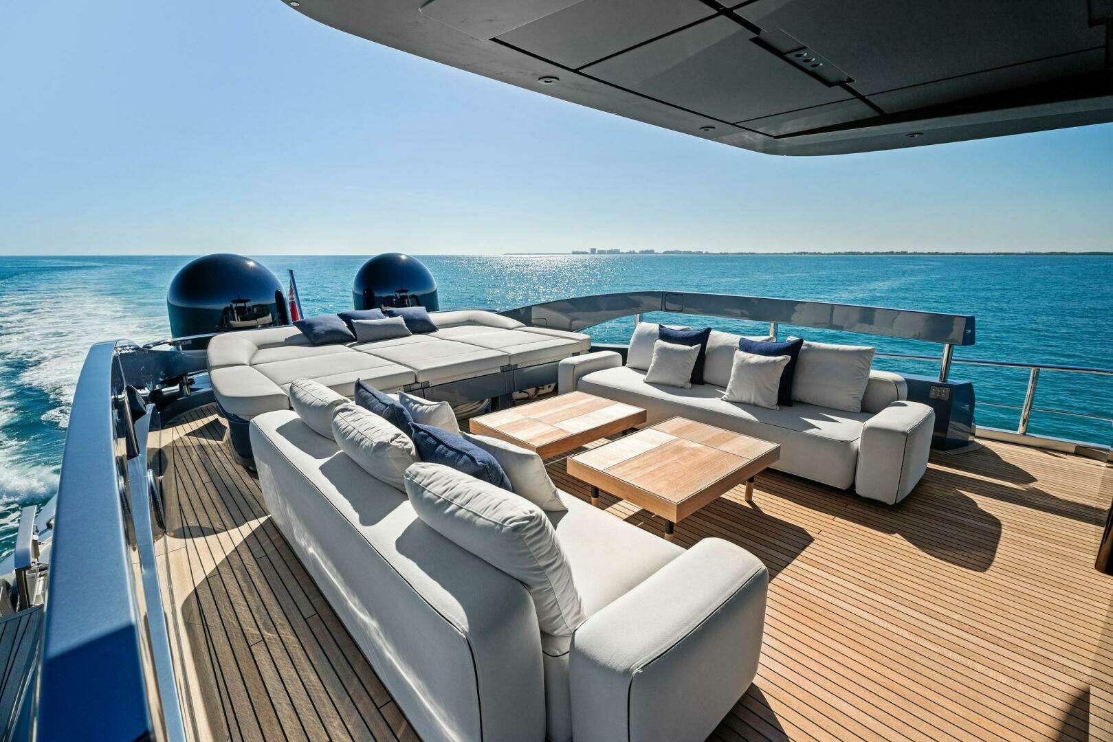 2023 Pershing GTX Motoryacht - Image 21
