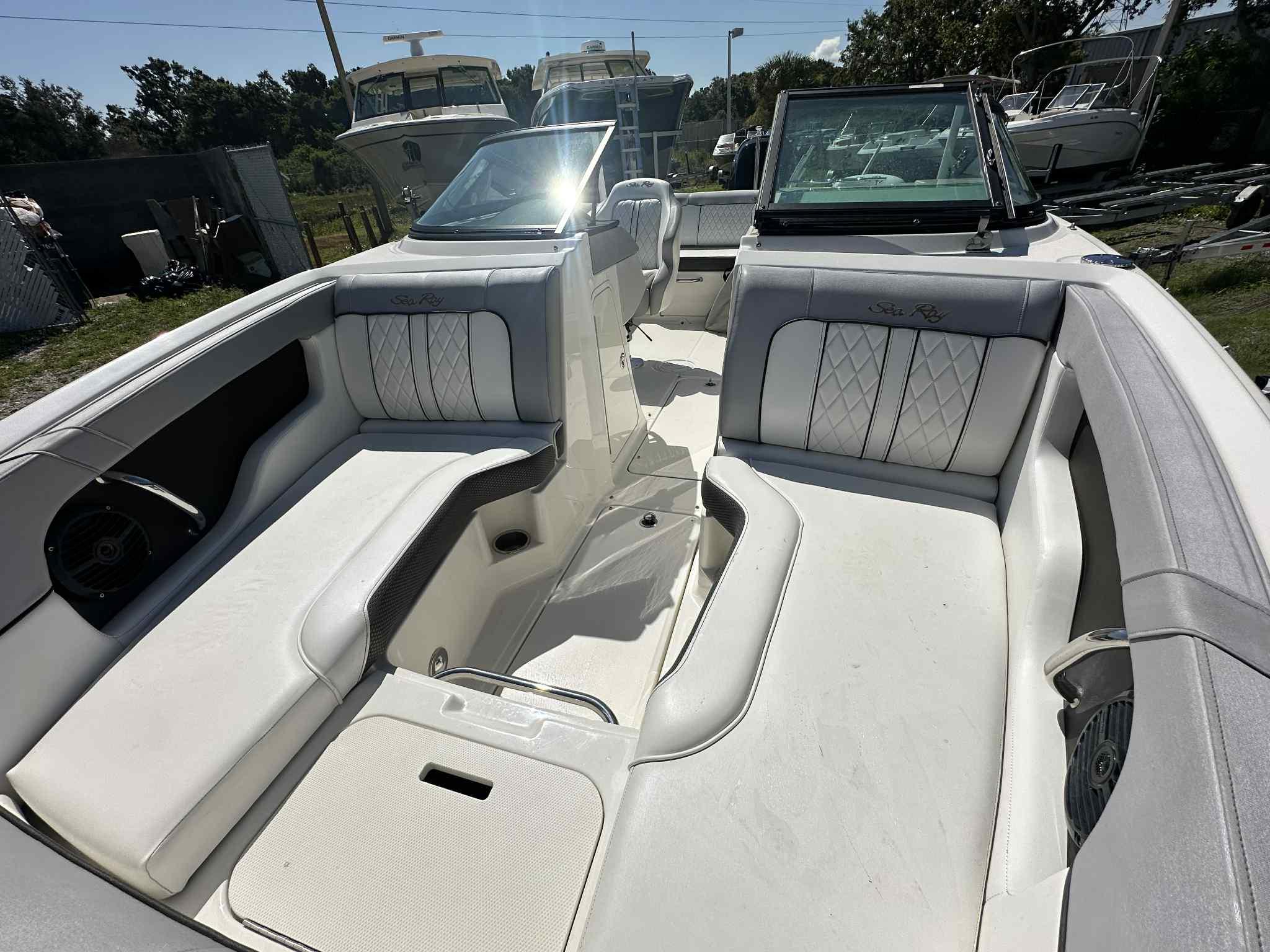 2017 SEA RAY 220 SDX - Image 14