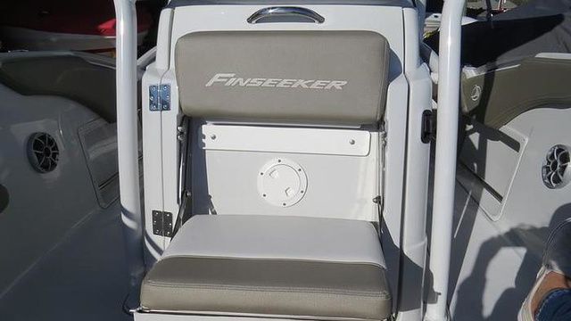 2024 Crownline 210 CC Finseeker - 20