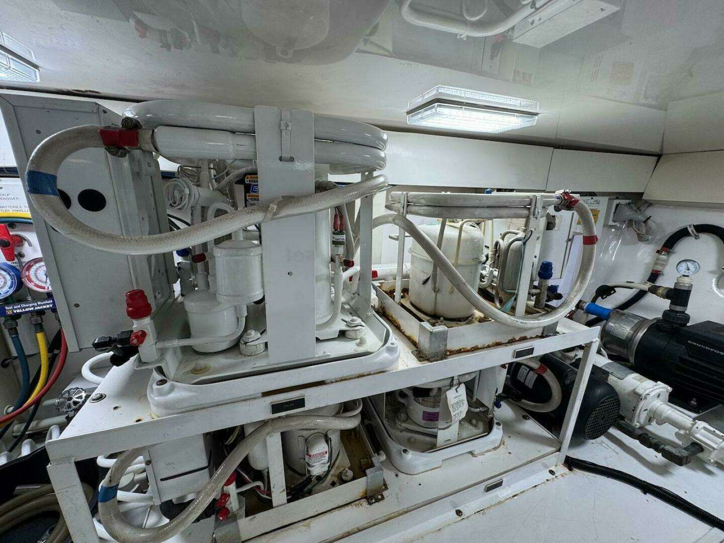 2007 Viking 52 Convertible - Image 45