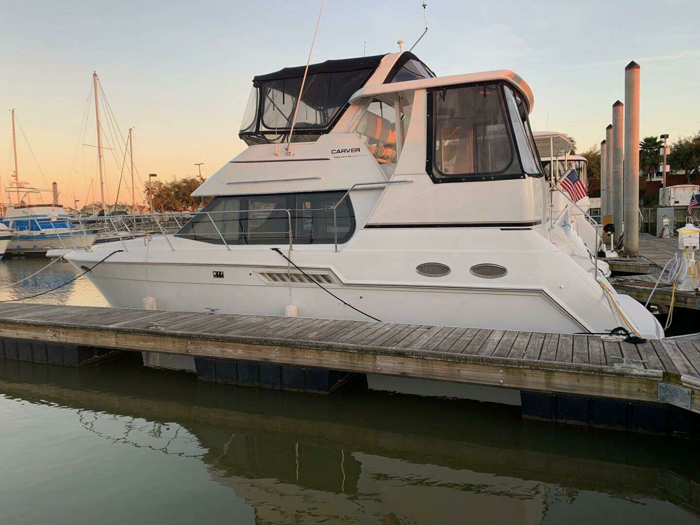 1999 Carver 356 Aft Cabin - Image 2