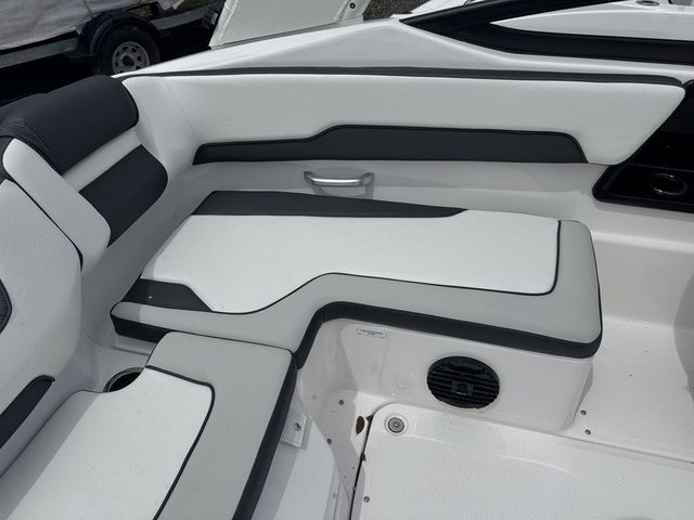 2025 Yamaha Boats 195S - 13