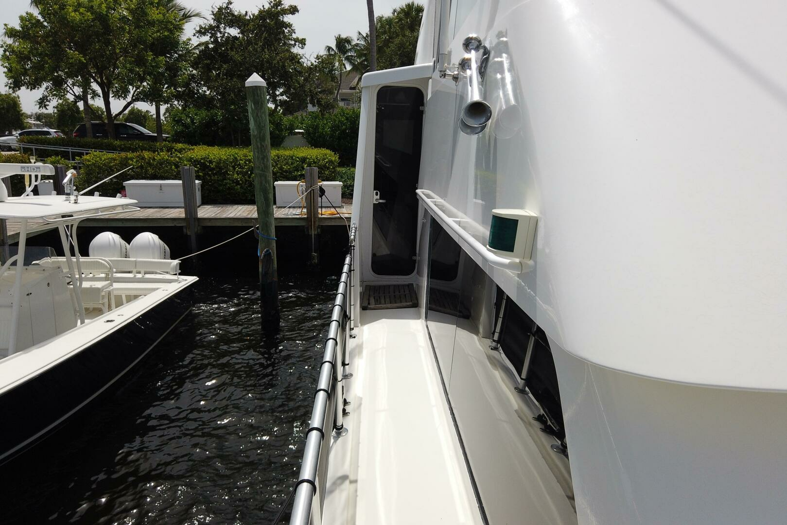 1999 Viking Motoryacht - Image 7