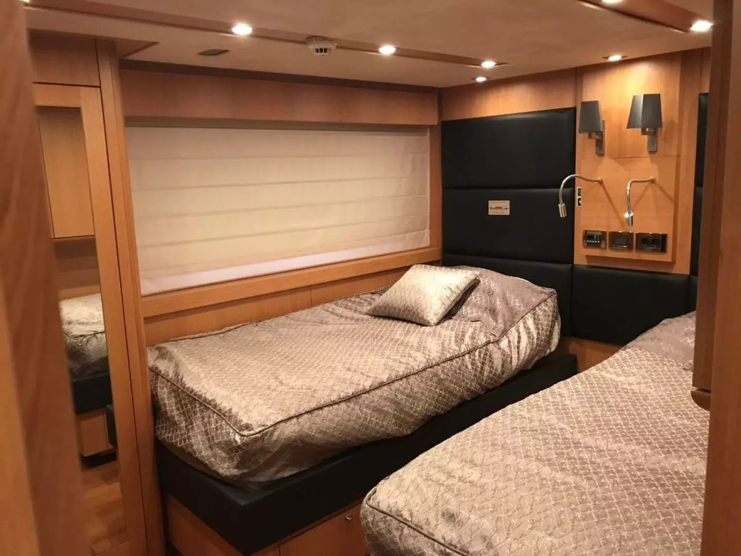 2011 Sunseeker Yacht - Image 28