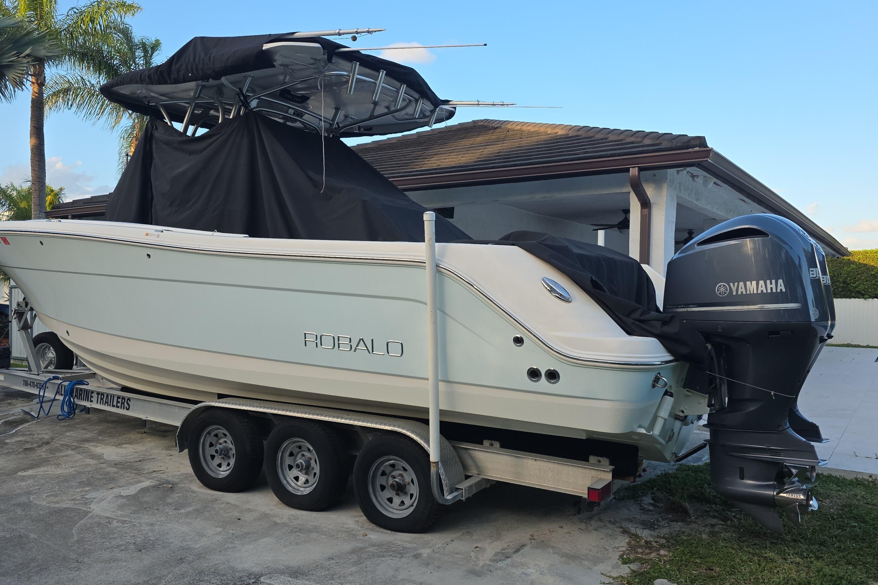 2015 Robalo R300 Center Console boat on trailer with Yamaha engine.