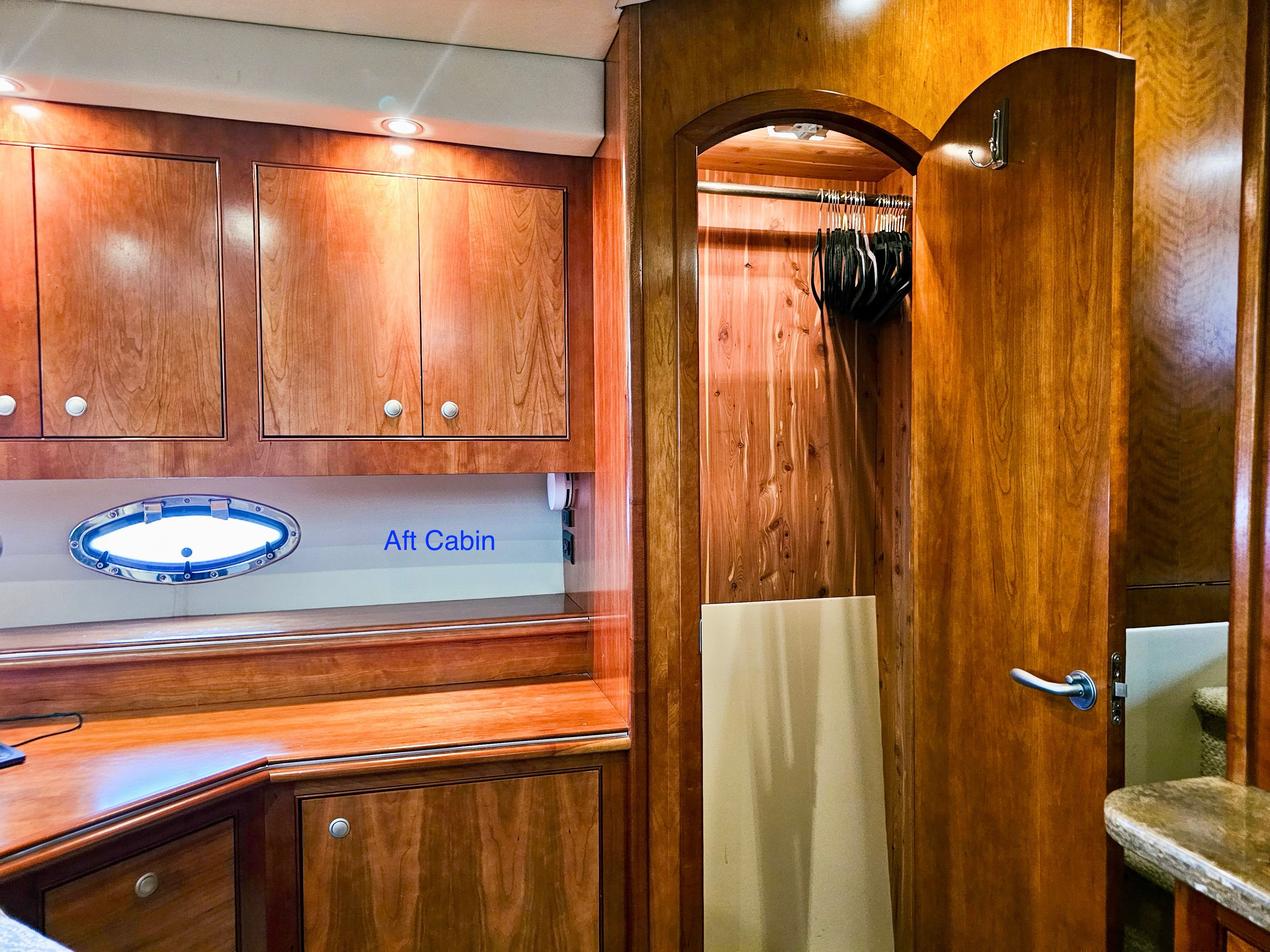 2008 Cruisers Yachts 455 Express Motoryacht - 35