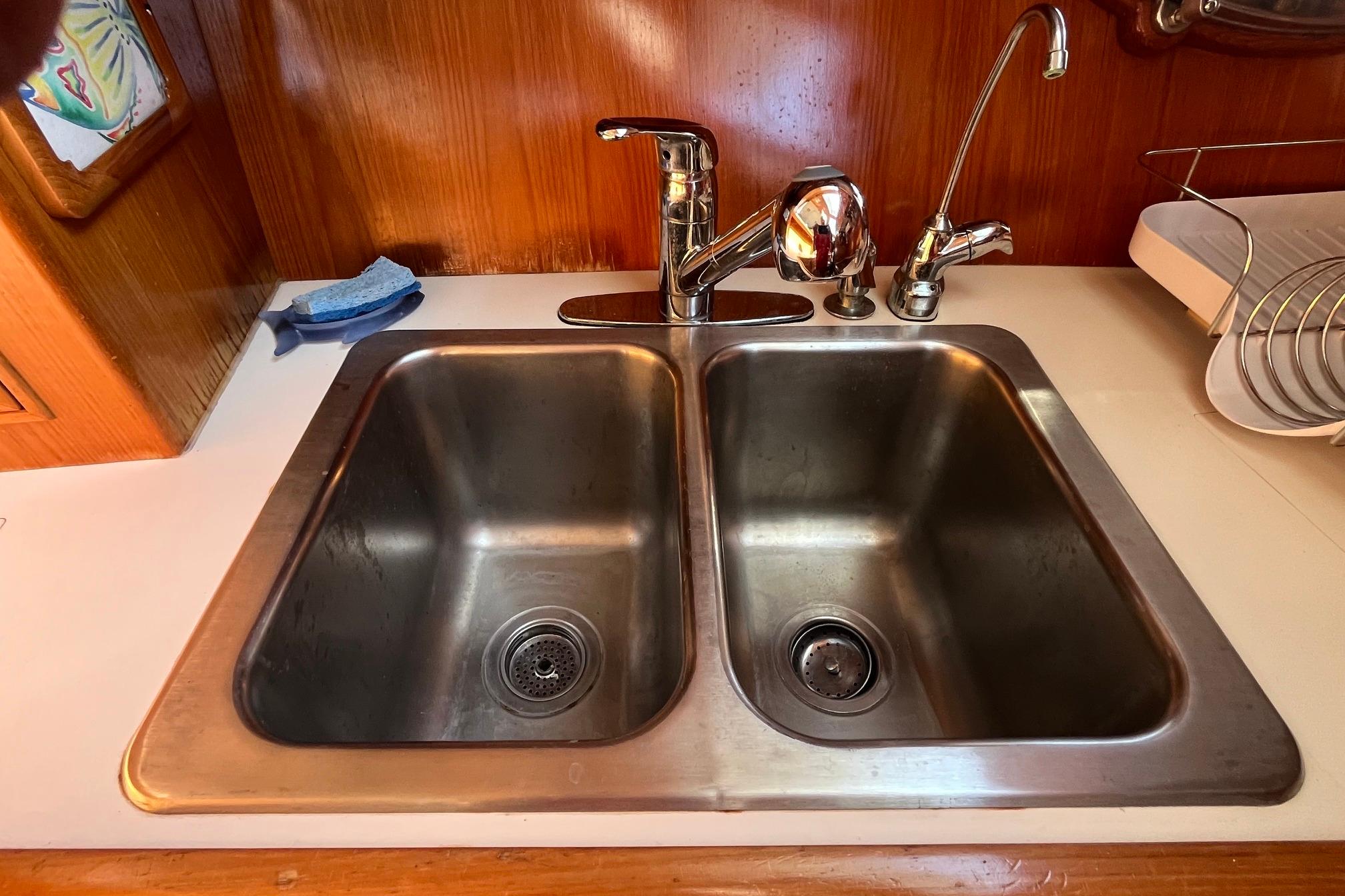 Stainless steel double sink in 1989 Ocean Alexander 440 Sundeck CPMY yacht kitchen.