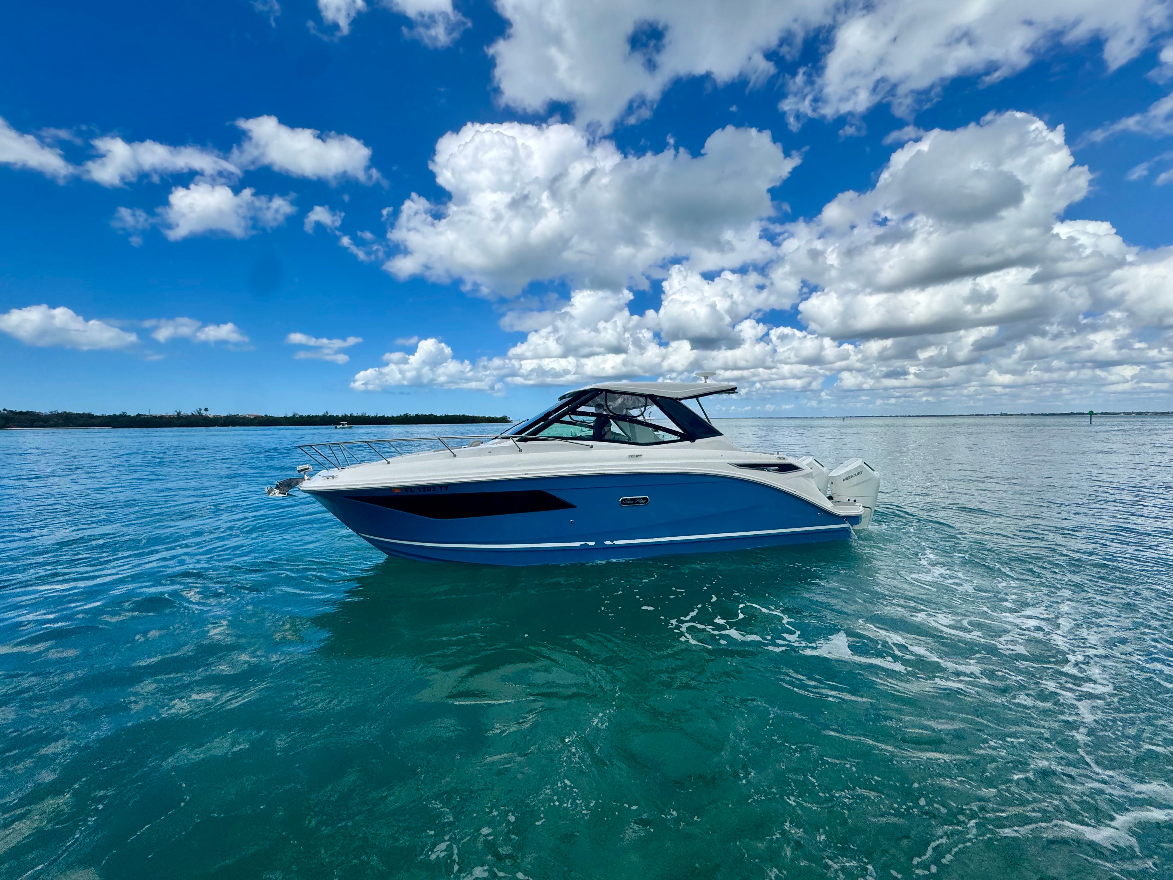 2025 Sea Ray Sundancer 320 Outboard