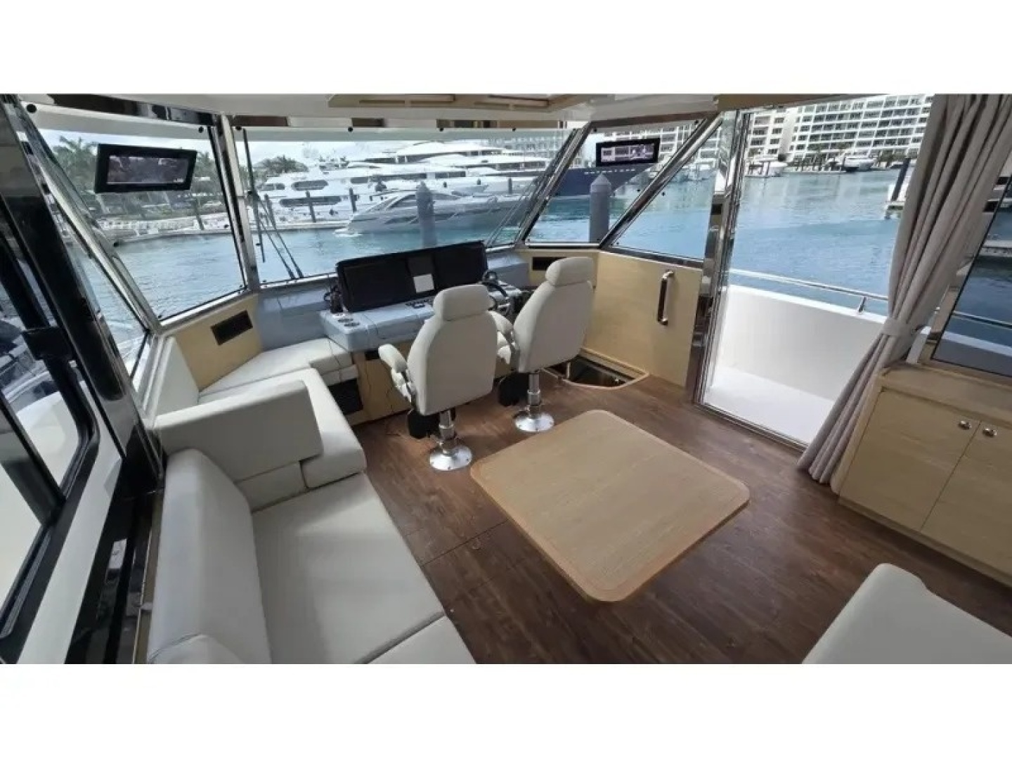 2025 Aquila 54 YACHT - Image 17