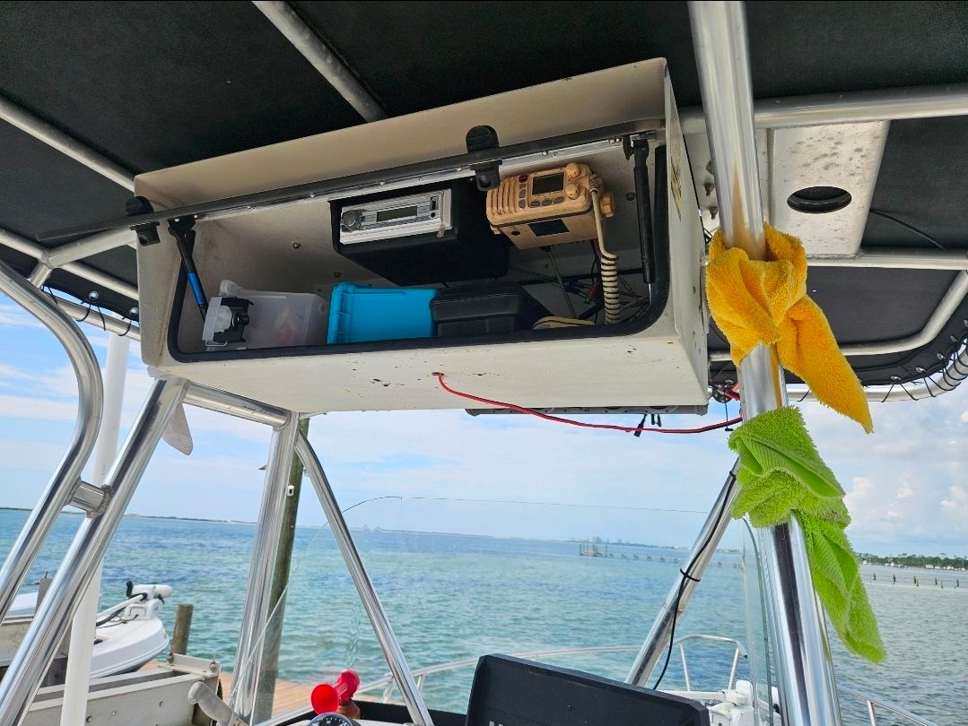 2001 Century 2300 Center Console - 23