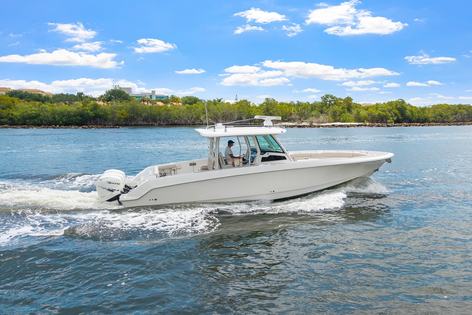 2018 Boston Whaler 380 Outrage - Image 4