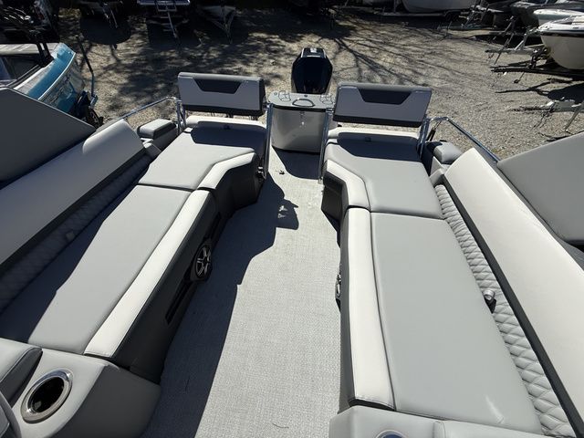 2026 Tahoe Cascade - Quad Lounger Shift Windshield - 22