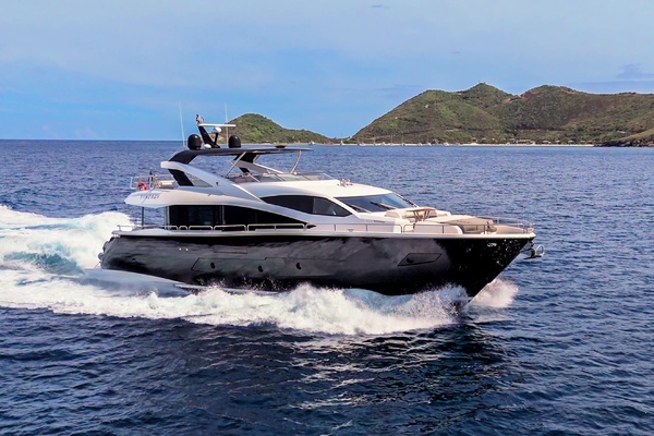 2017 Sunseeker 86 Yacht
