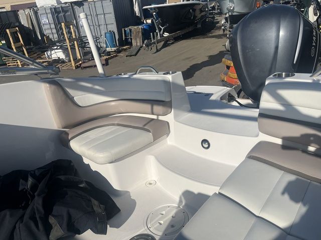 2014 Hurricane SunDeck 2690 OB - 5