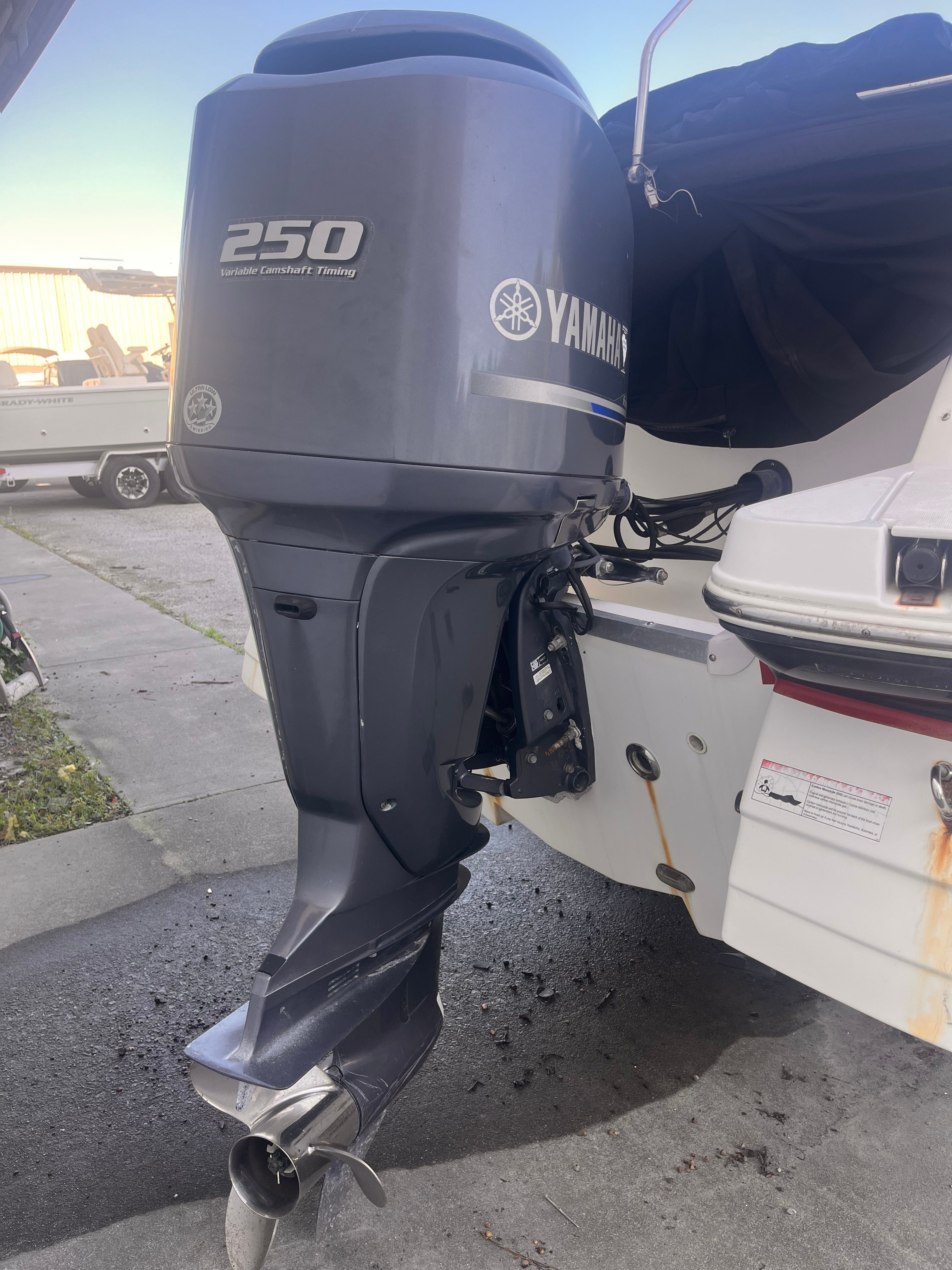2014 Hurricane SunDeck 2400 OB - 8