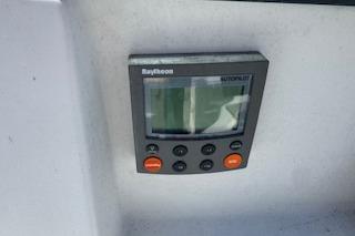 Raytheon autopilot control on 2000 Beneteau Oceanis 321 sailboat.