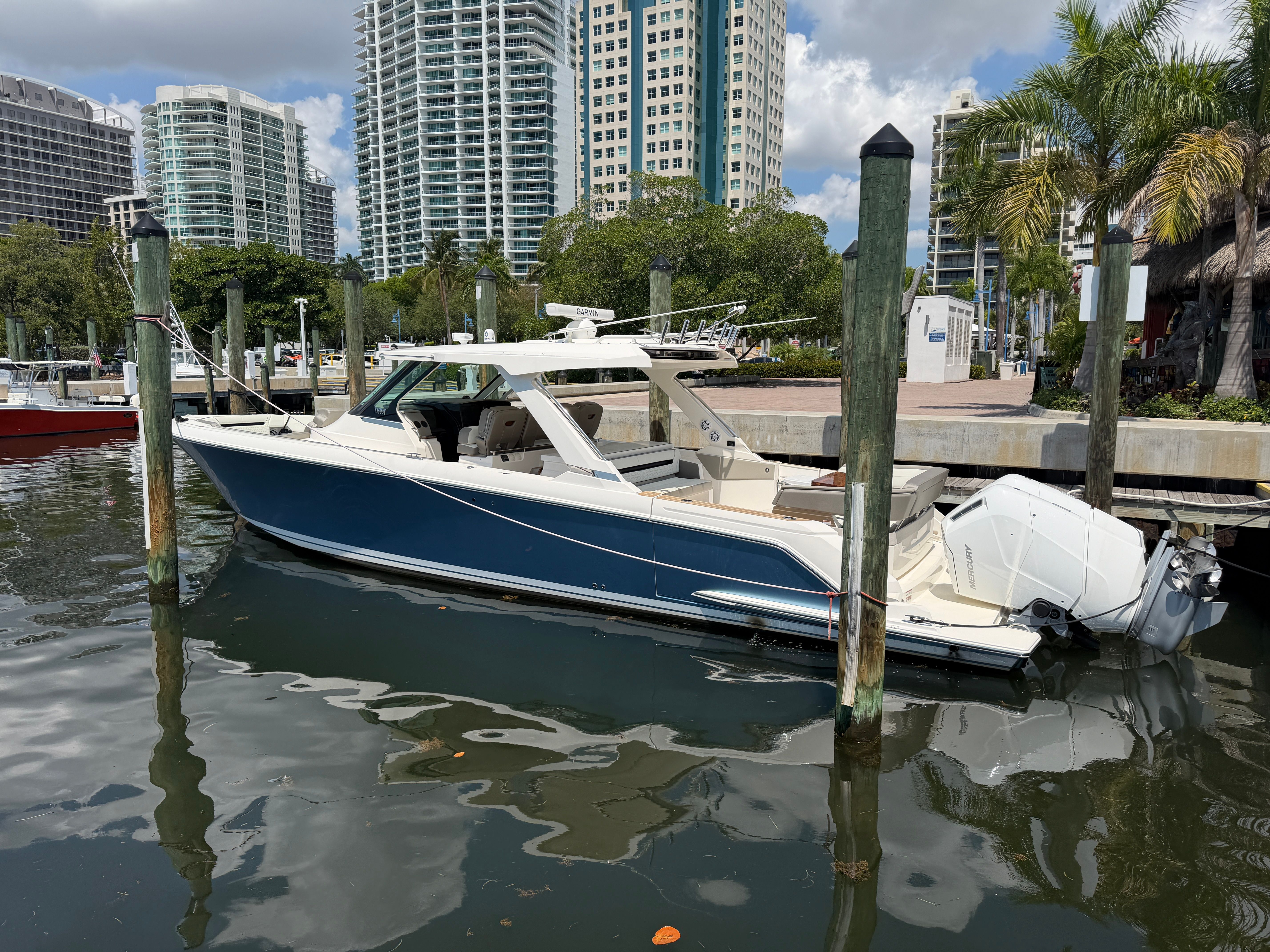 2025 Tiara Yachts 43 LS