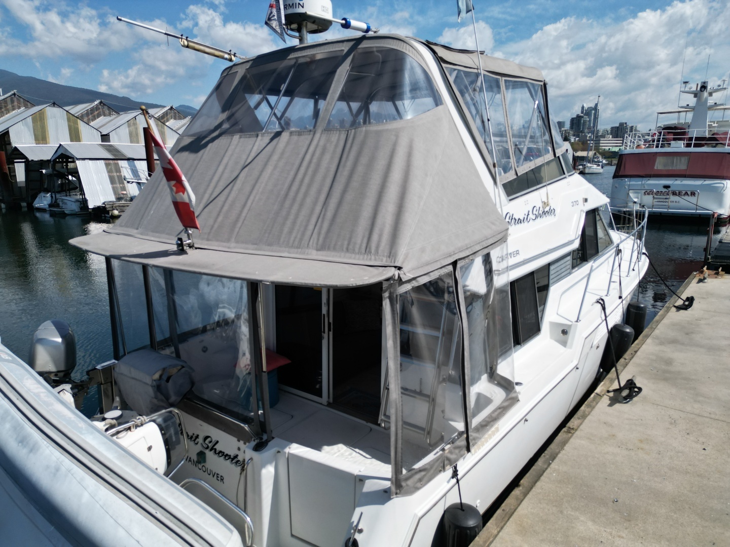 1996 Carver 370 Voyager - Image 12
