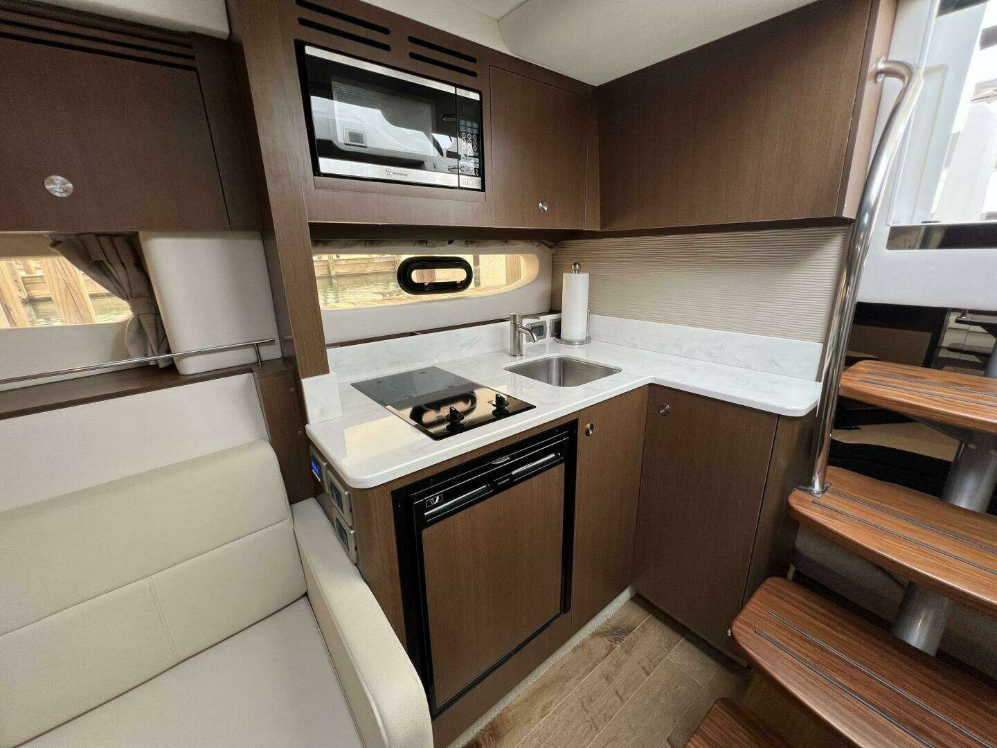 2019 Sea Ray Sundancer 350 Coupe - Image 27