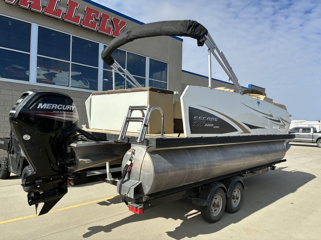2015 Larson Escape 2200 RT - 2