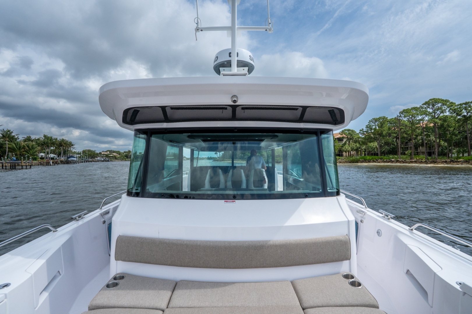 2024 Axopar 45 XC Cross Cabin - Image 9