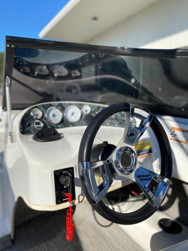 Steering console of a 2019 Caravelle 19 EBo Bowrider boat.