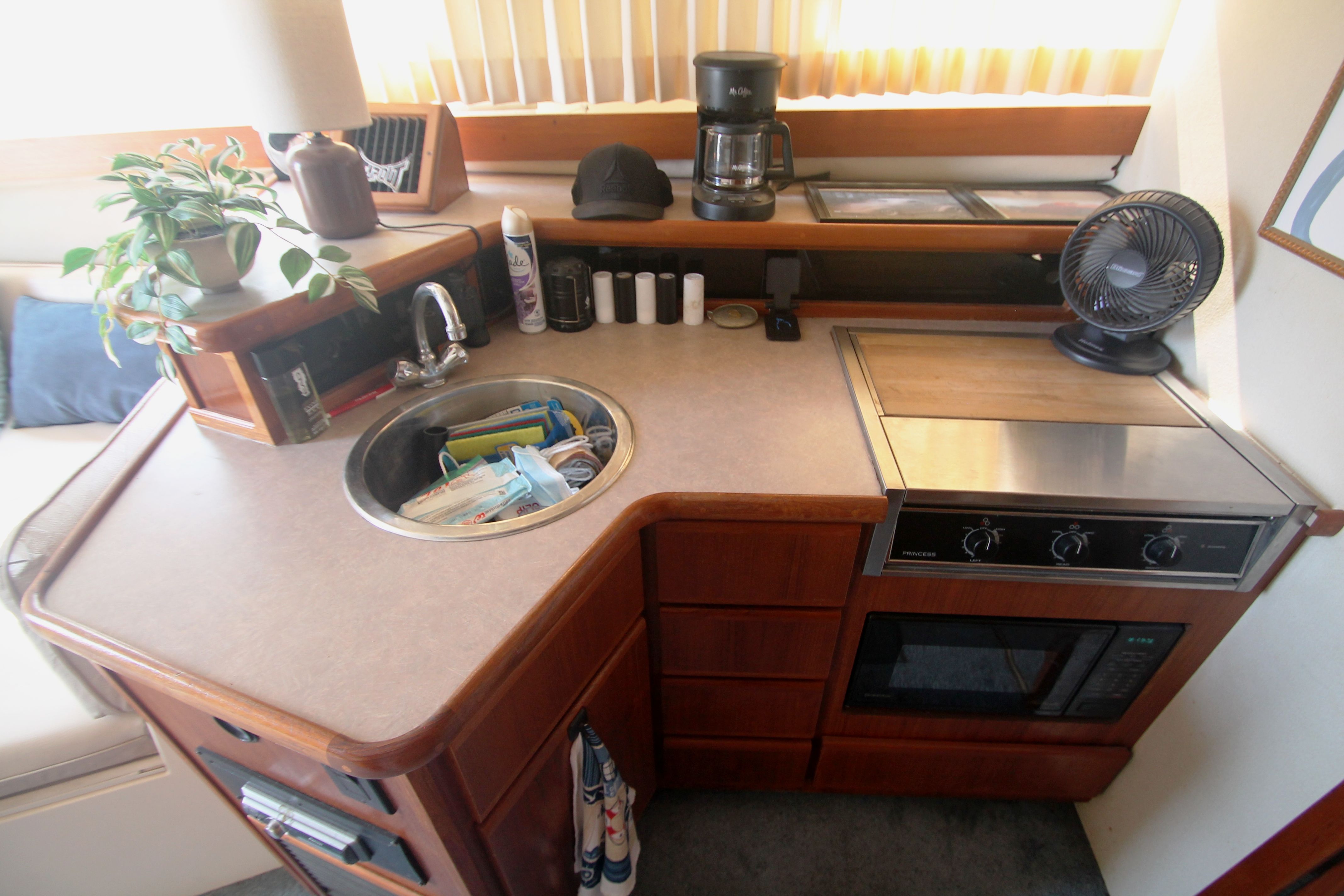 1996 Carver 330 Mariner - 37