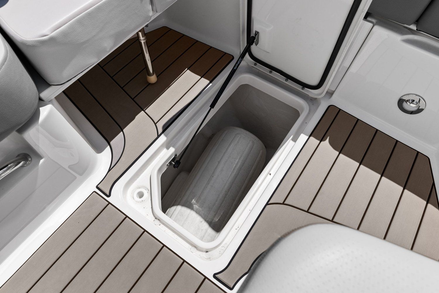 2023 Sea Ray SLX 350 Outboard - 50