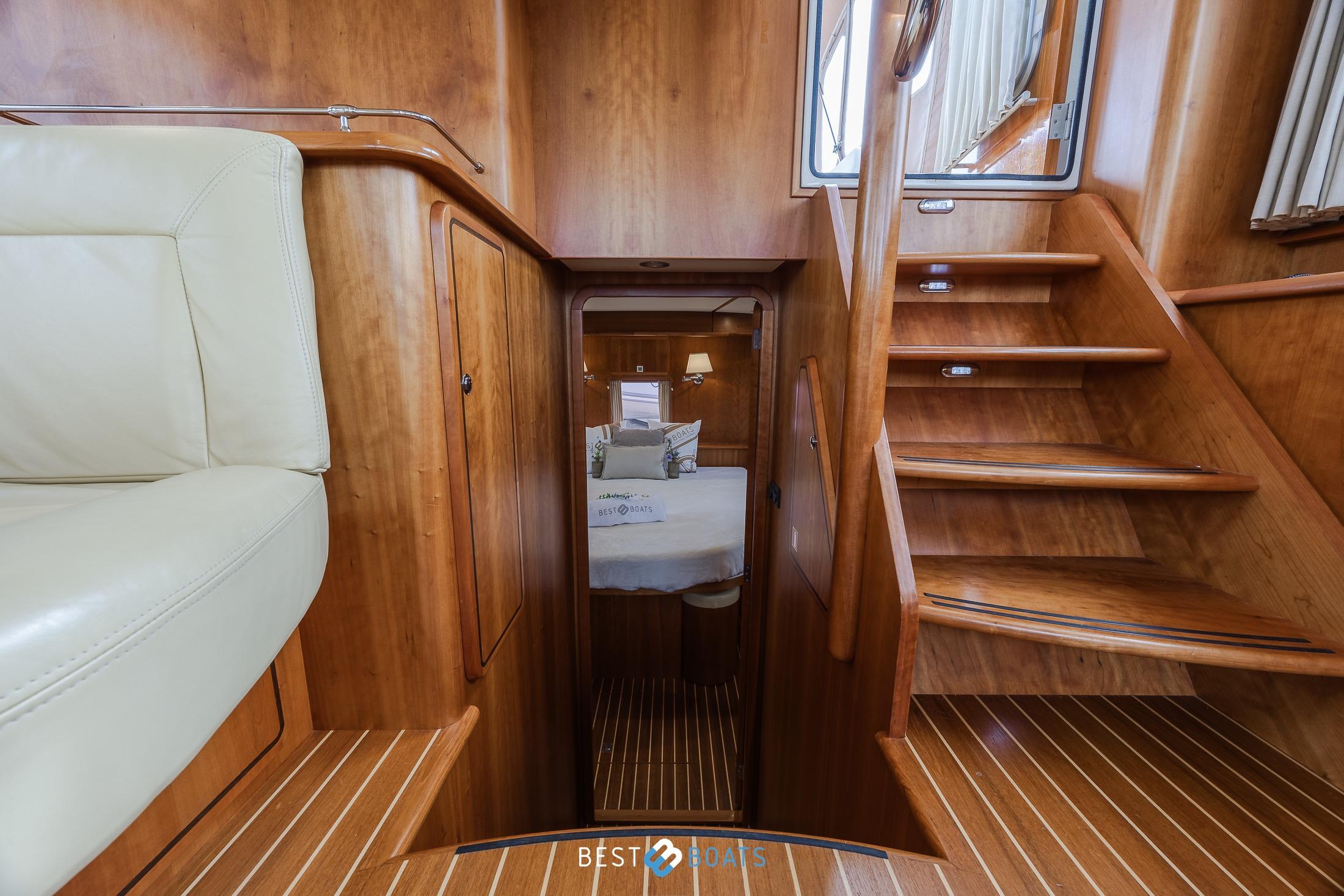 Luxurious interior of 2010 Linssen Grand Sturdy 470 AC Mark II Twin yacht.