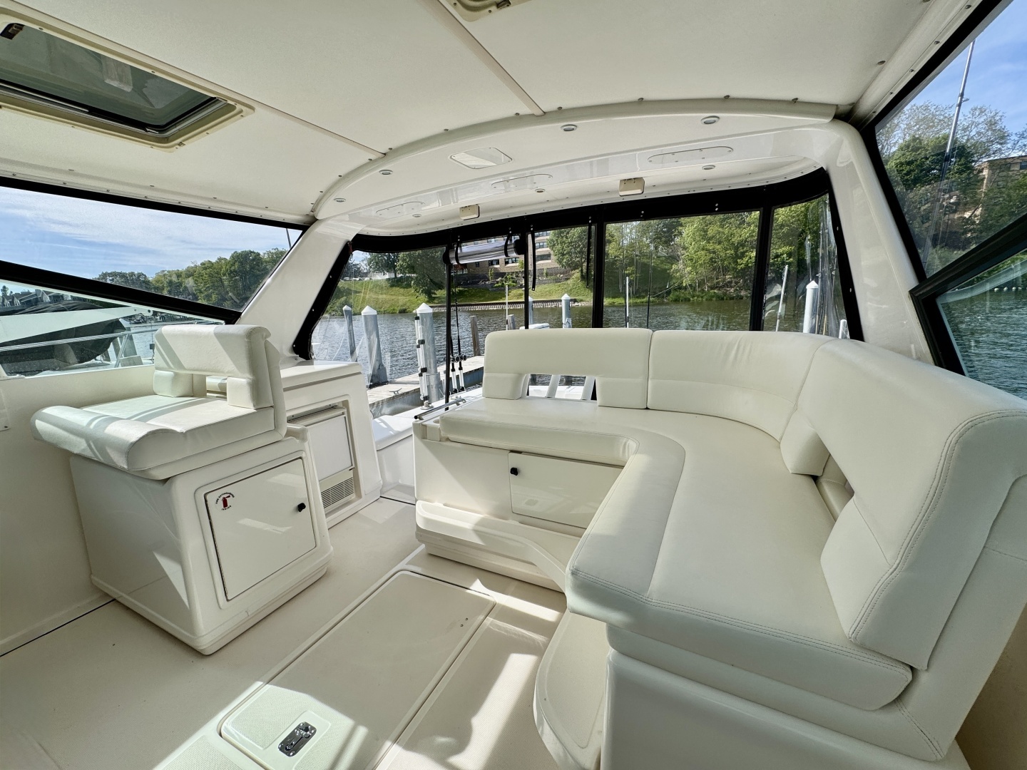 1999 Tiara Yachts 4100 Open - Image 21