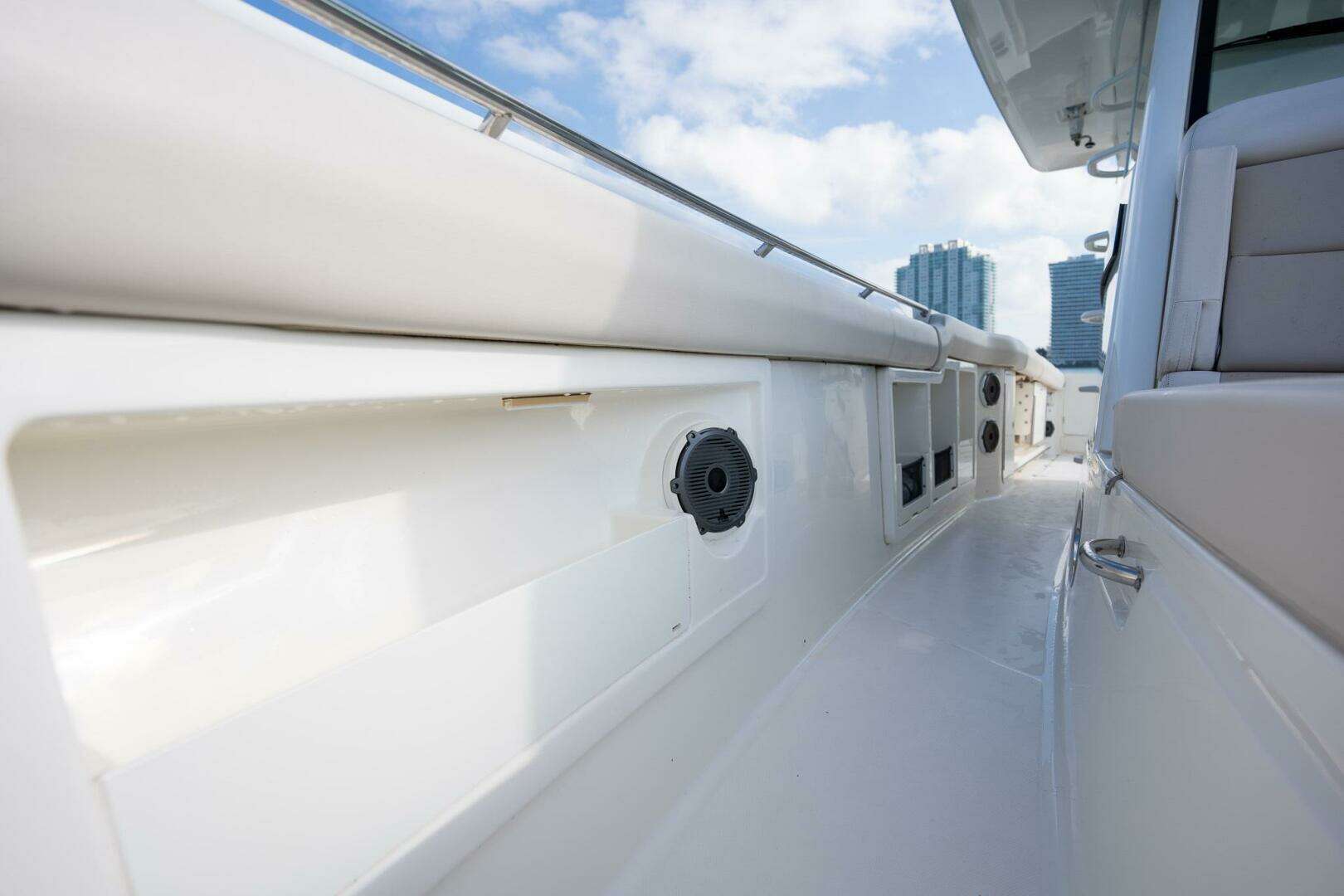 2020 Boston Whaler 380 Outrage Center Console - Image 21