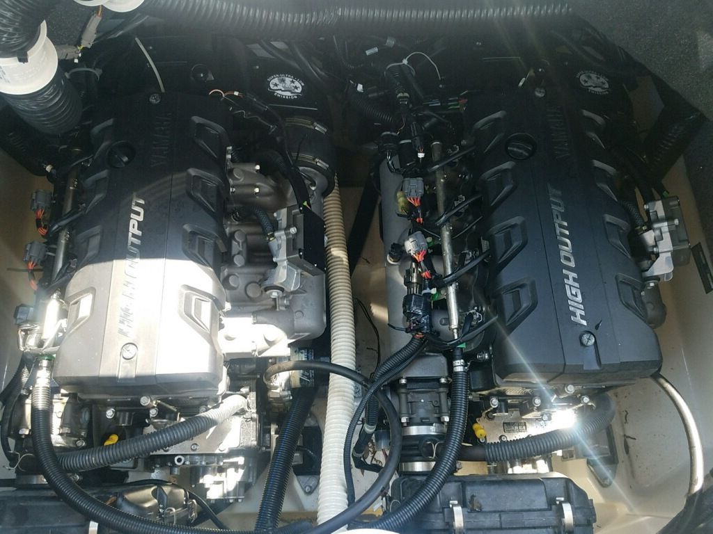 2016 Yamaha Boats 242 Limited E-Series - 10