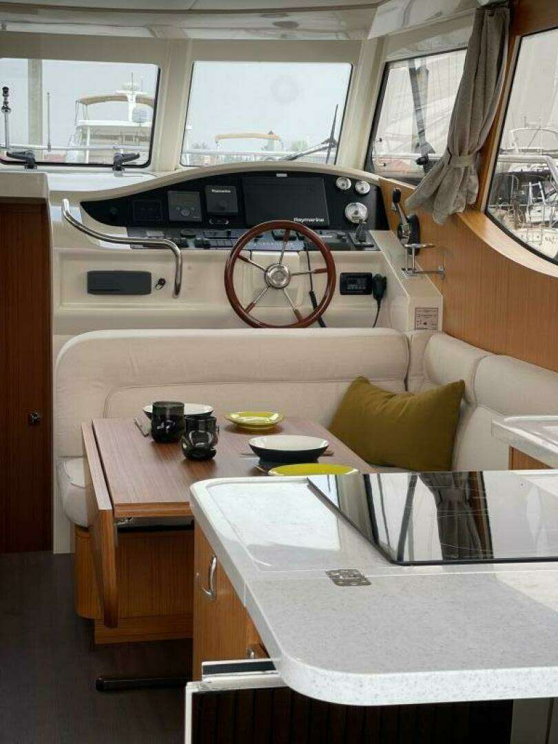 2019 Greenline 33 HYBRID - Image 7