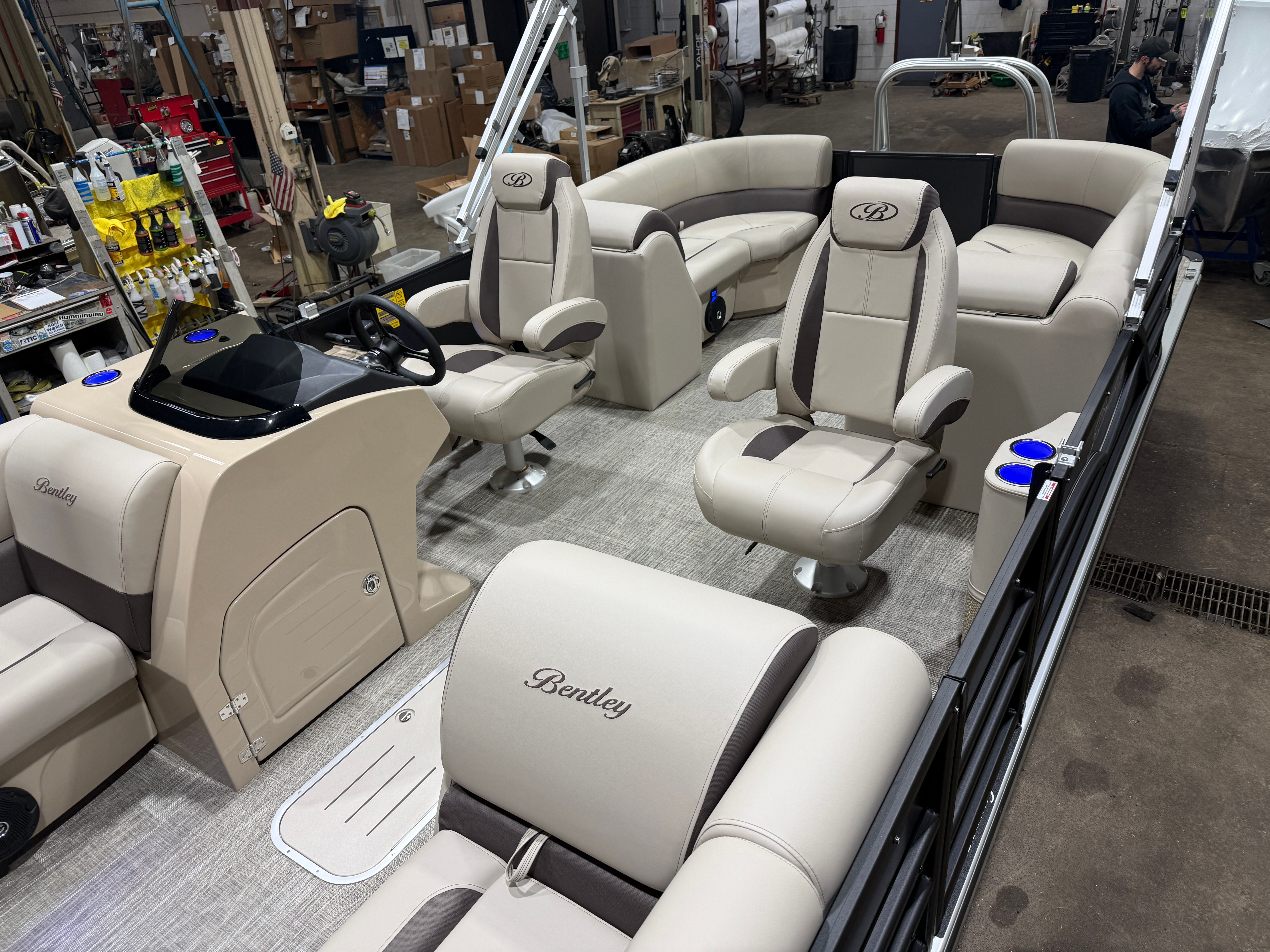2026 Bentley Pontoons Legacy 223 Navigator Quad Lounge Tritoon & Honda 4-Stroke EFI - 3