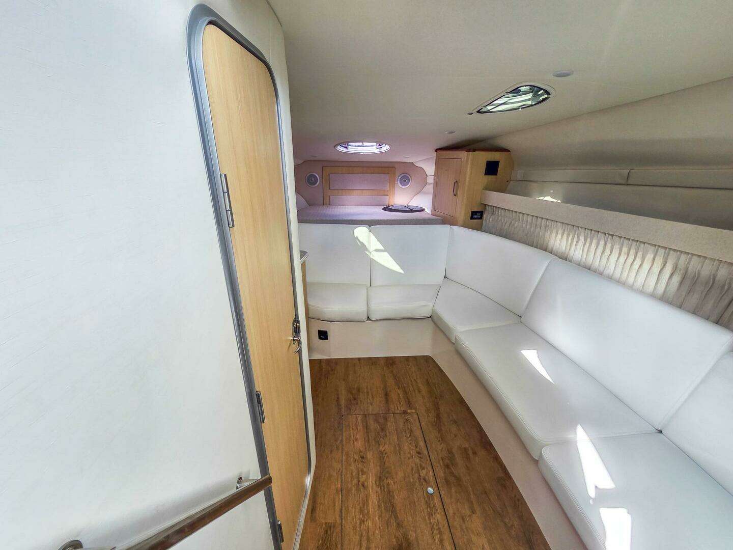2026 Regal 33 XO - Image 31