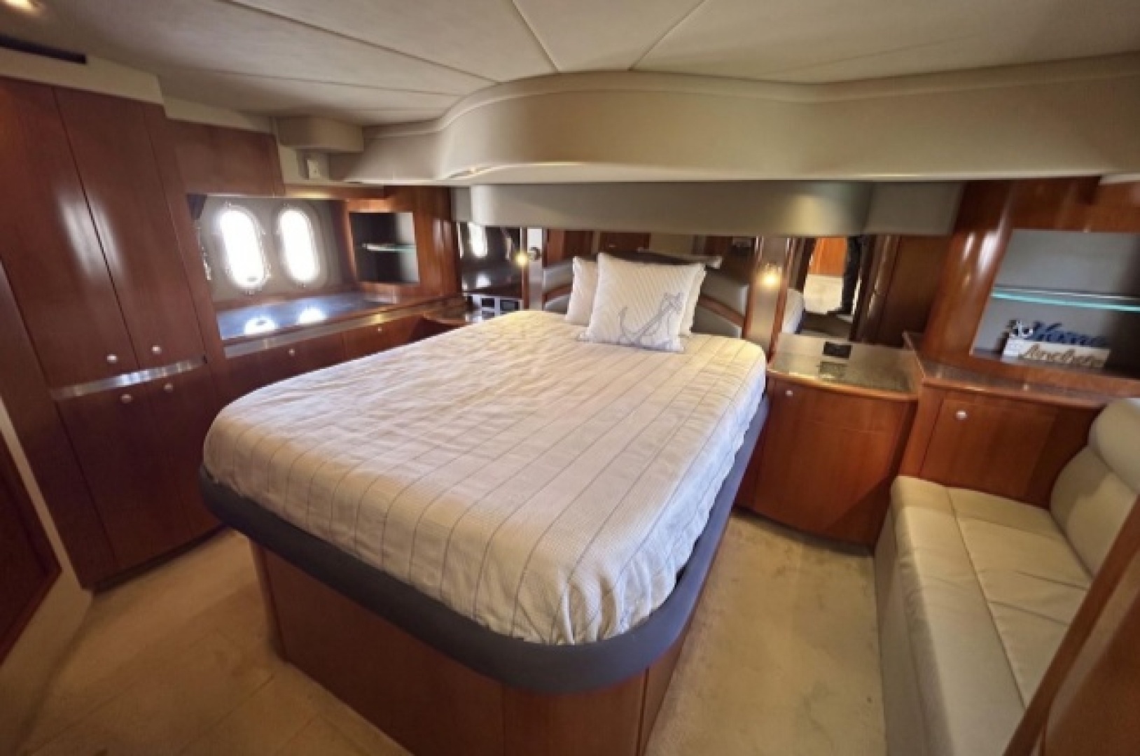 2006 Cruisers Yachts 520 Express - Image 21