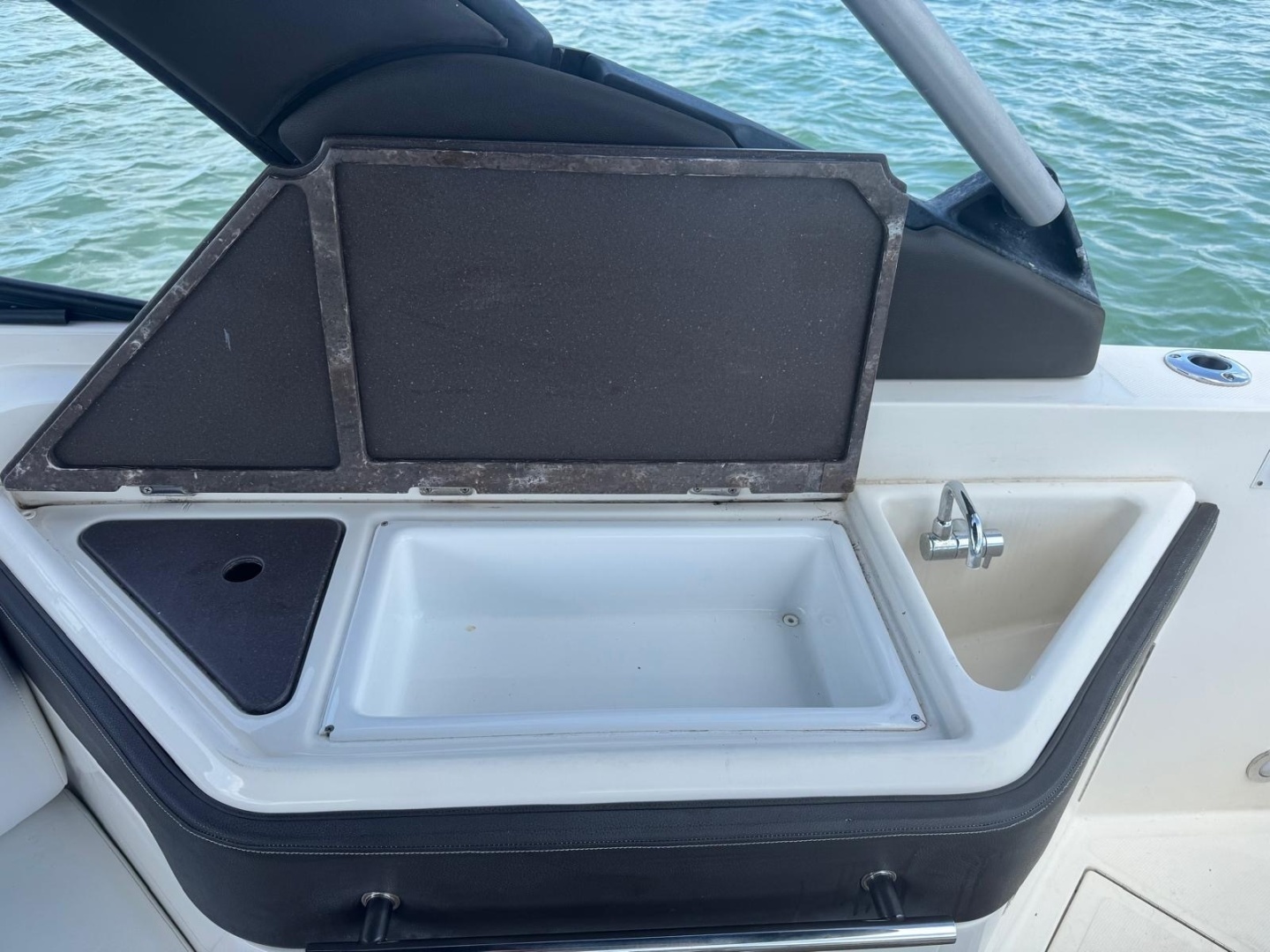 2017 Sea Ray — - Image 3