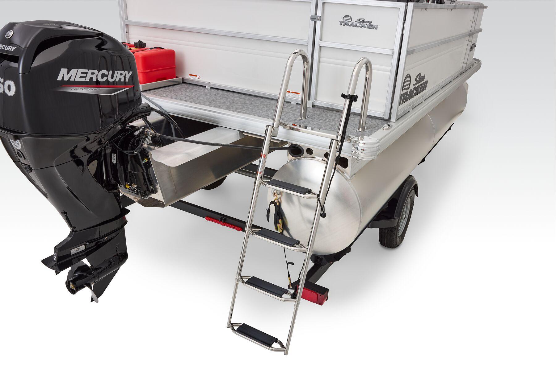 2026 Sun Tracker Party Barge 16 DLX - 54