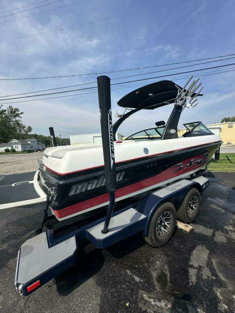 2007 Malibu 21 V RIde - Image 4