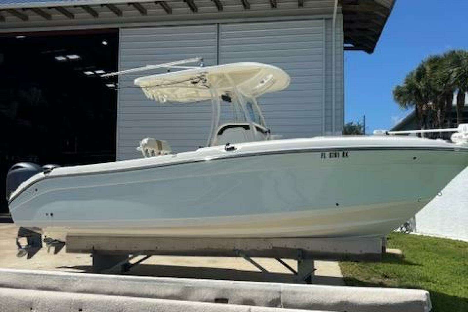 2018 Century 2600 Center Console - Image 2