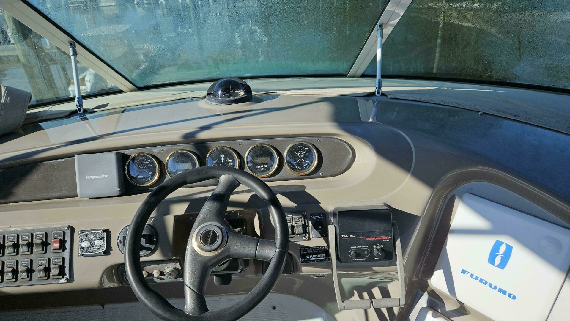 2000 Carver 450 Voyager - Image 28