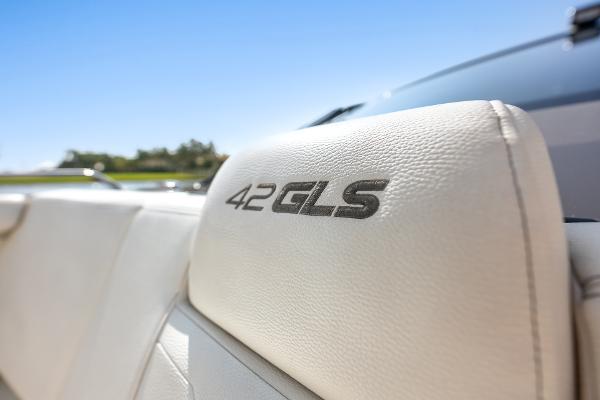 2023 Cruisers Yachts 42 GLS OB - 14