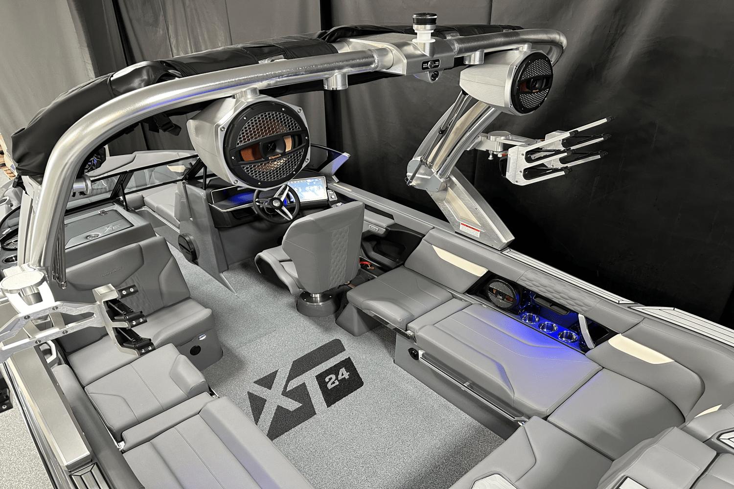 2025 MasterCraft XT24 - 37