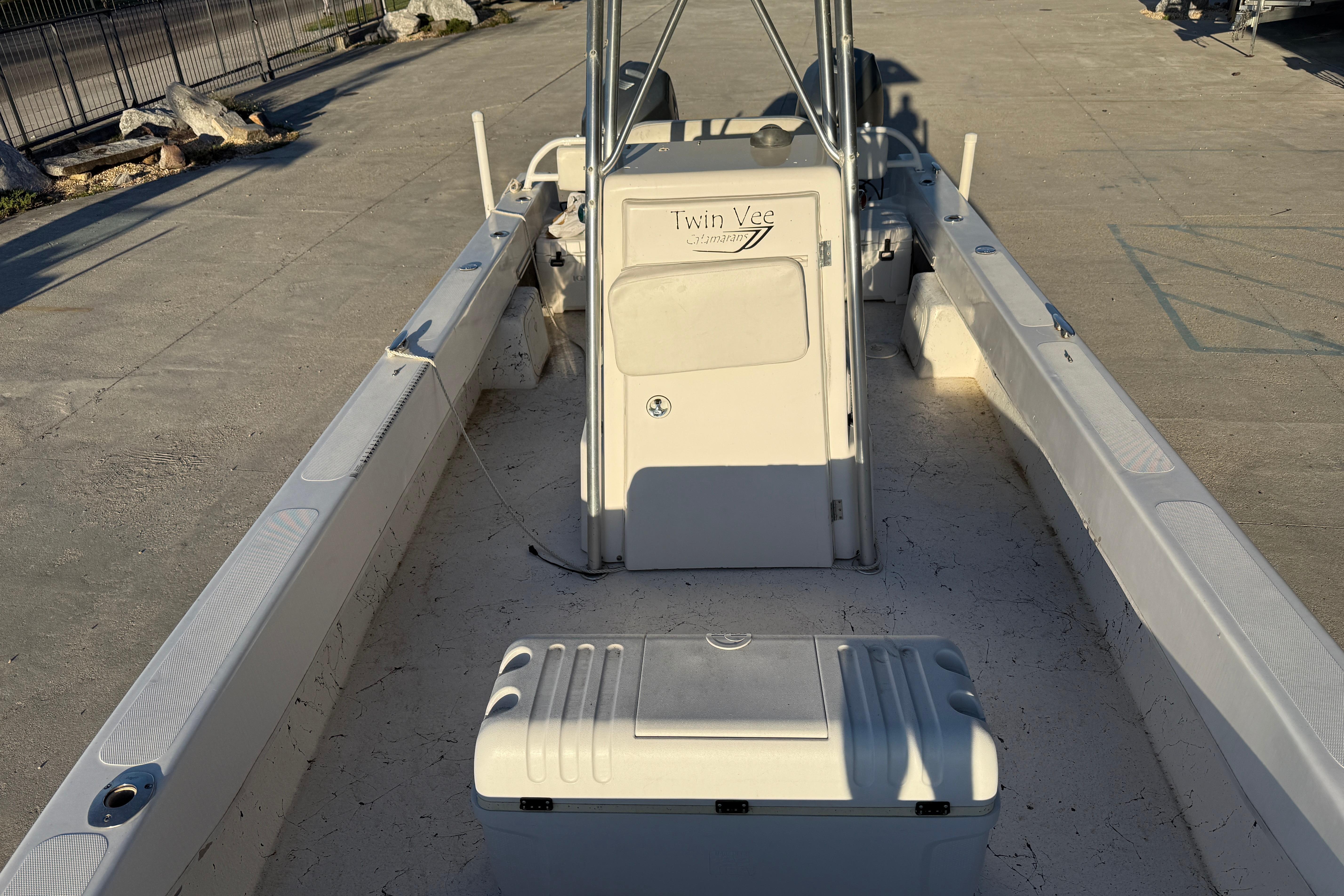 2007 Twin Vee 26 Center Console boat interior, featuring spacious deck and console.